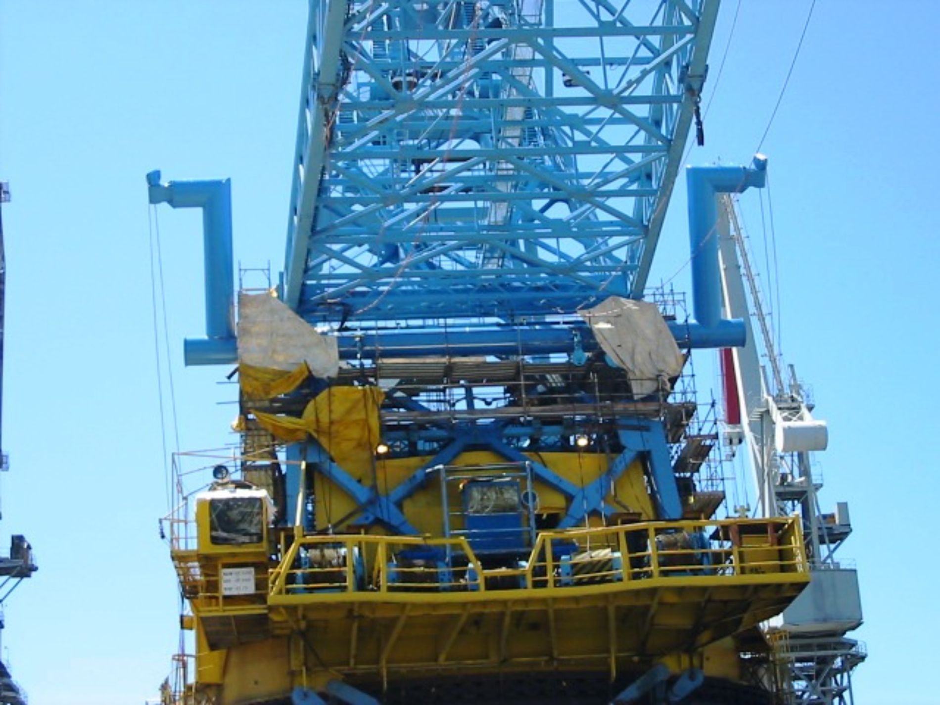 interni deposito olio-gas