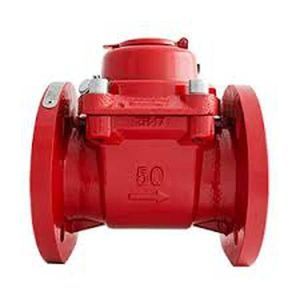 Contador de agua de color rojo con extremos bridados, para medición de caudal de agua industrial.