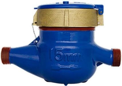 Medidor de agua de color azul y latón, con marca de tamaño de 15 mm y extremos roscados de color rojo.