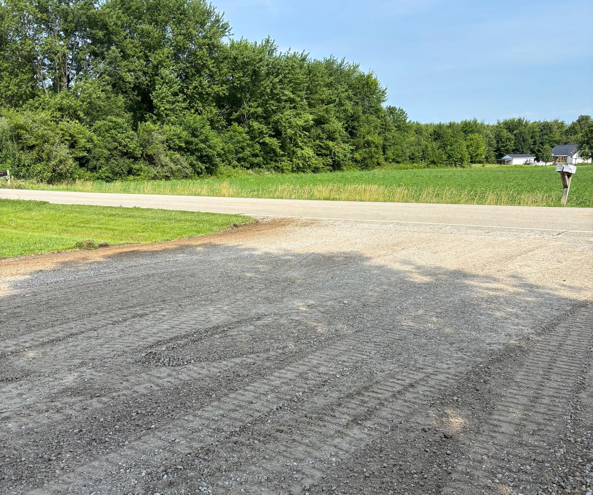 Close‑up of different gravel types used for driveways
