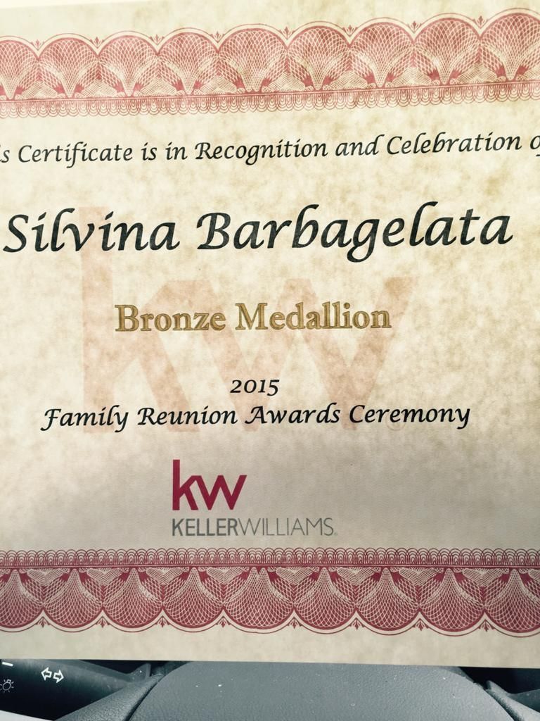 Un certificado que dice Sylvina Barbagelata, medallón de bronce, ceremonia de entrega de premios de la reunión familiar 2015