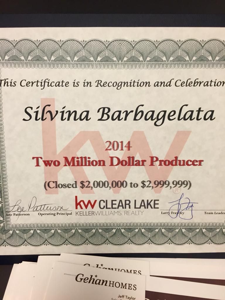 Un certificado que dice Sylvina Barbagelata, productora de dos millones de dólares.