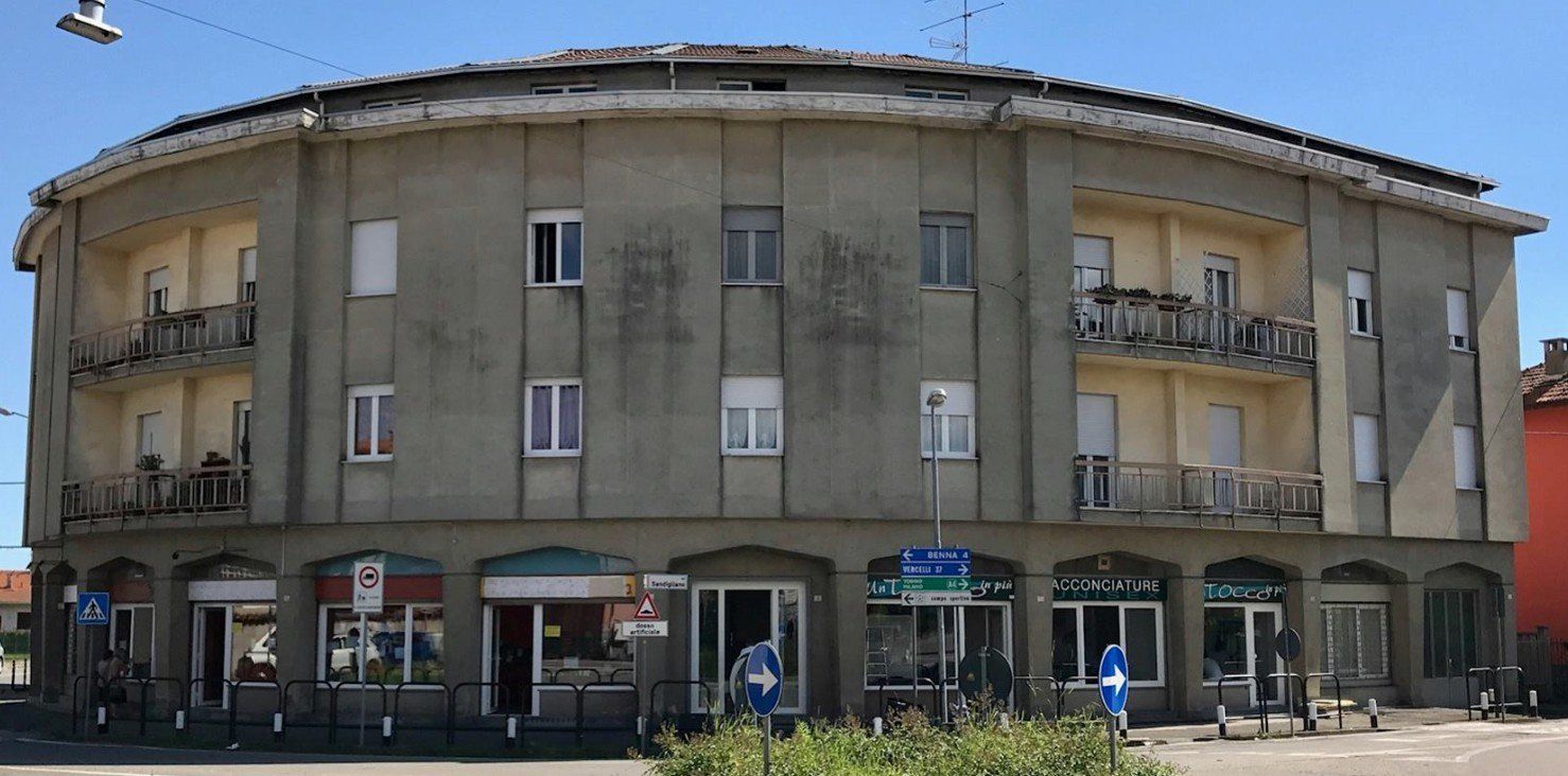 portone d'ingresso e finestre