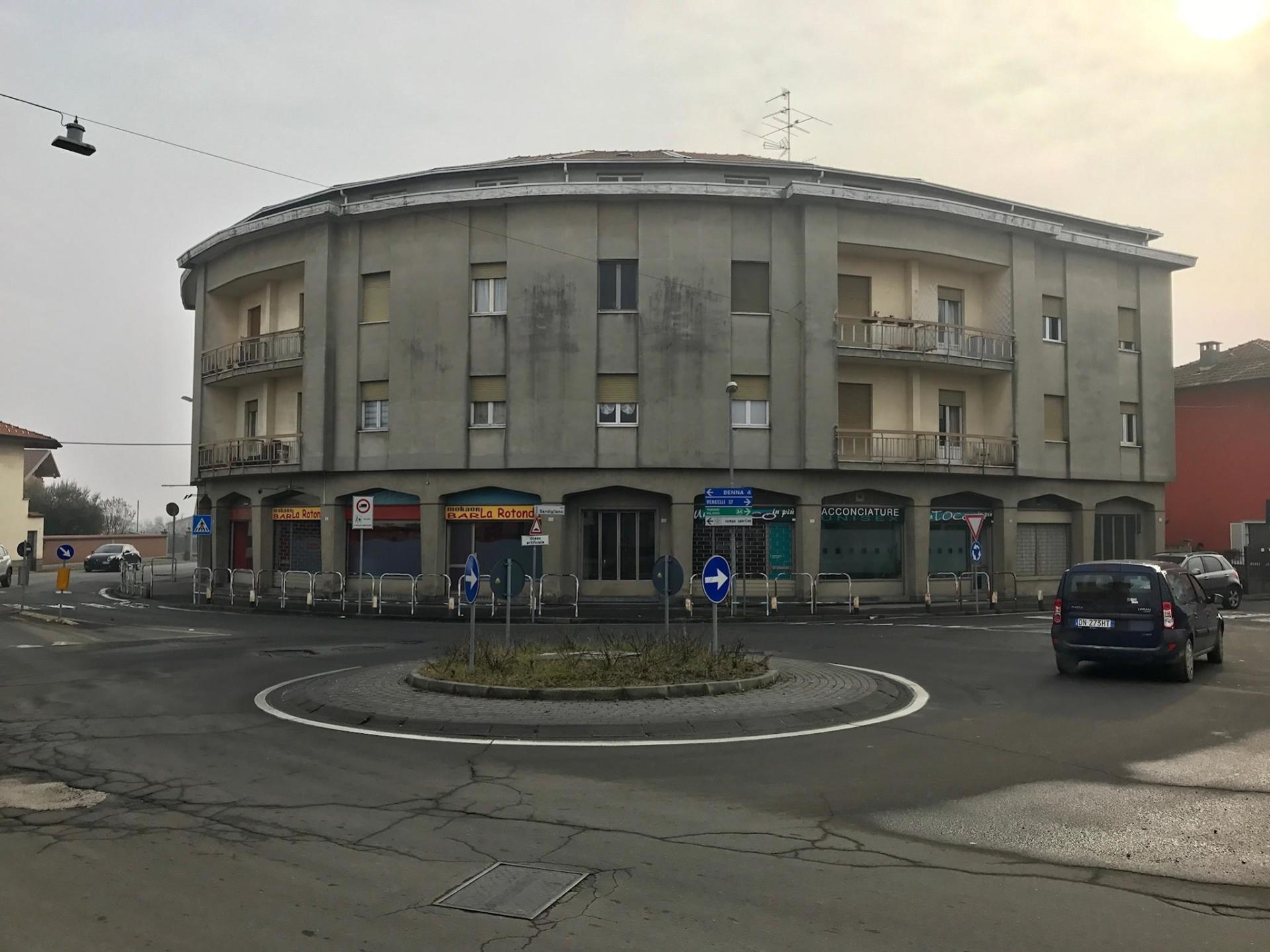 portone d'ingresso e infissi su misura