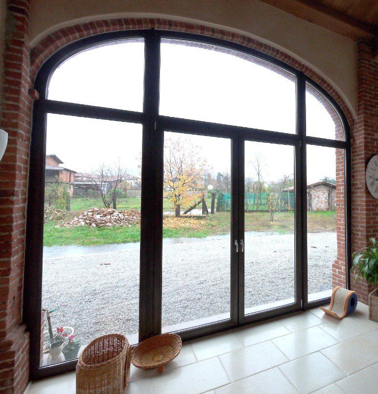 finestra ad arco