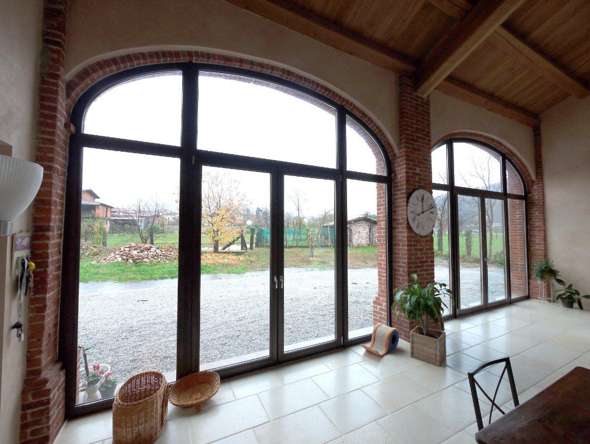ampia finestra su misura