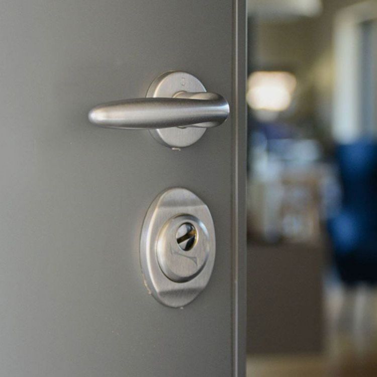 porte con serrature di sicurezza