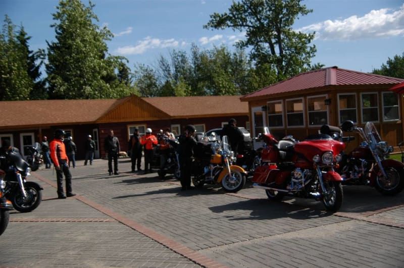 A row of motorcycles are parked in front of a building