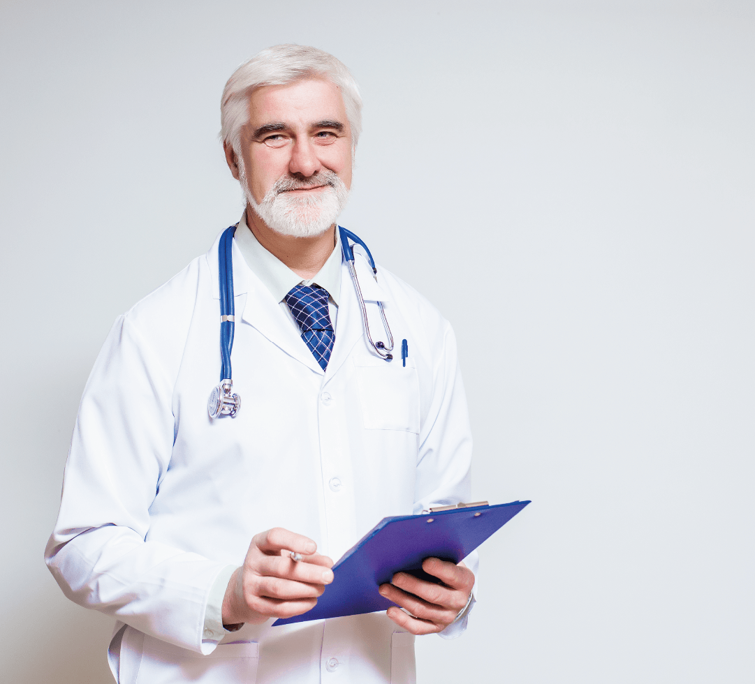 médico com jaleco branco, estetoscópio e prancheta