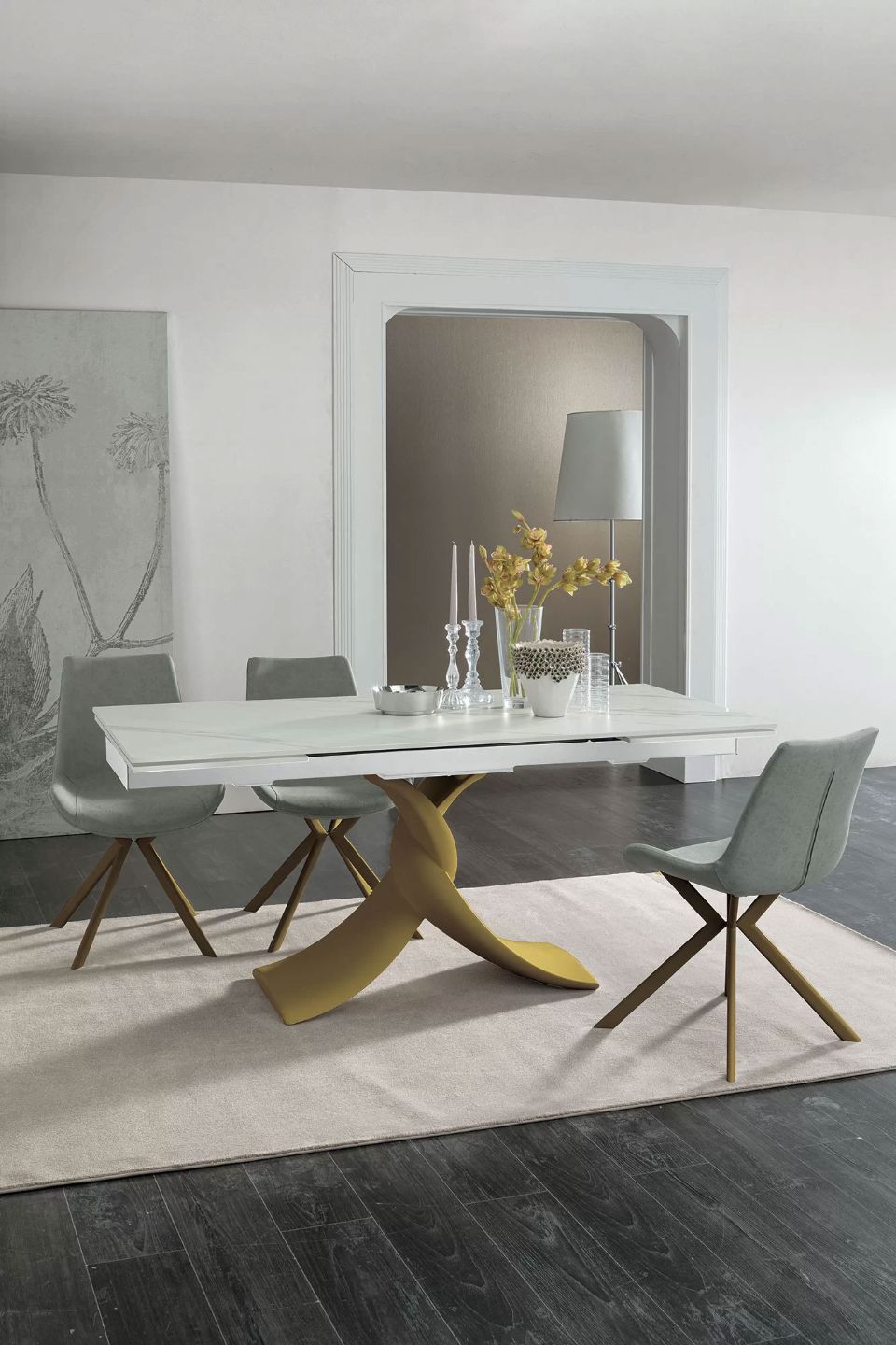 Tavolo con base in legno