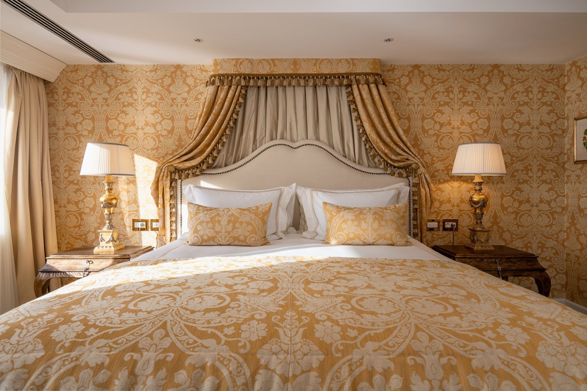 Villa Korta Katarina Suite 302: Golden Light and Gracious Living