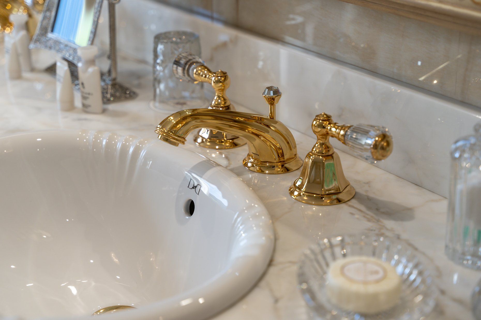 Suite 101: 
Natural Tones,
Elevated Perspective