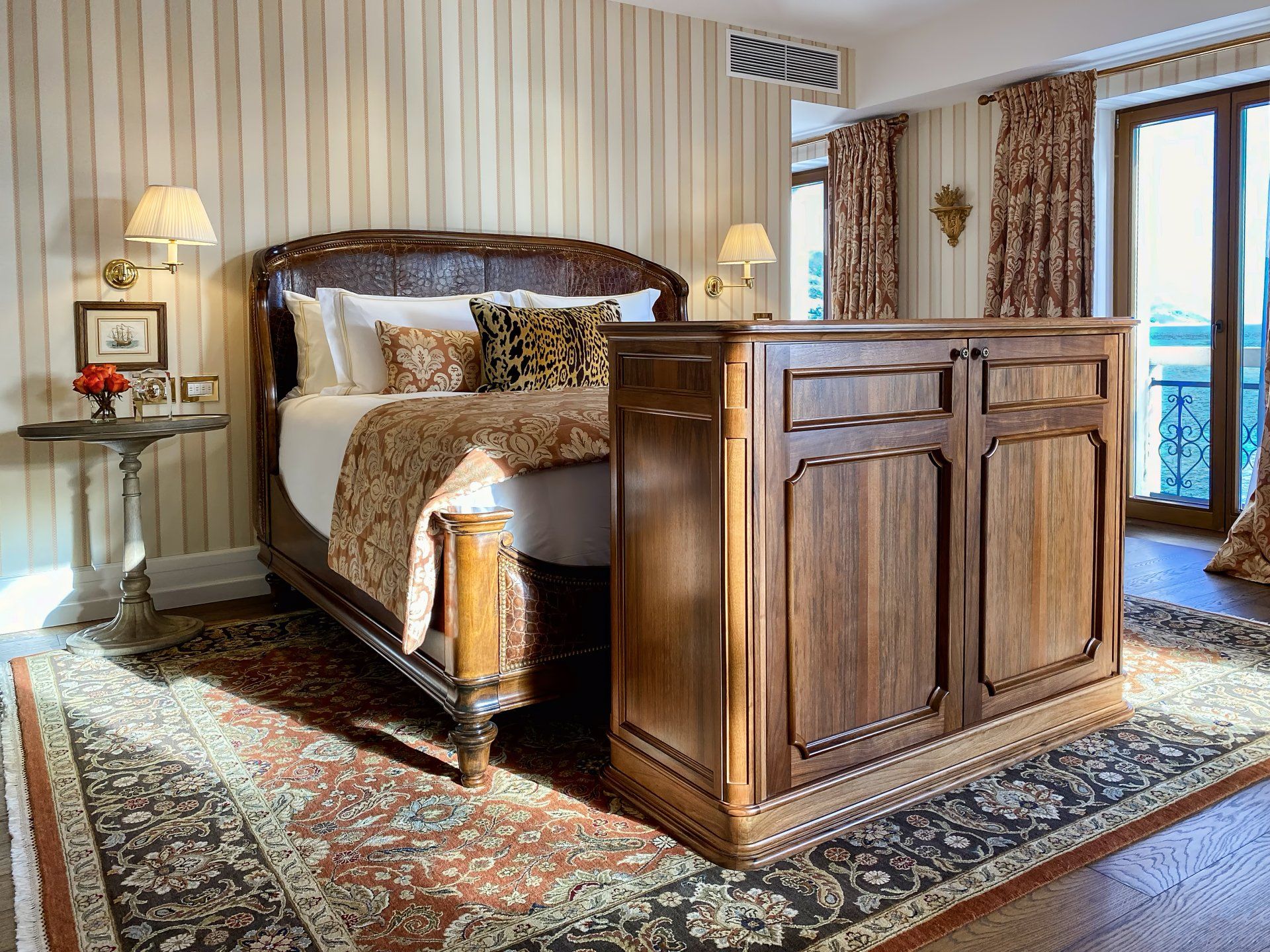 Suite 101: 
Natural Tones,
Elevated Perspective