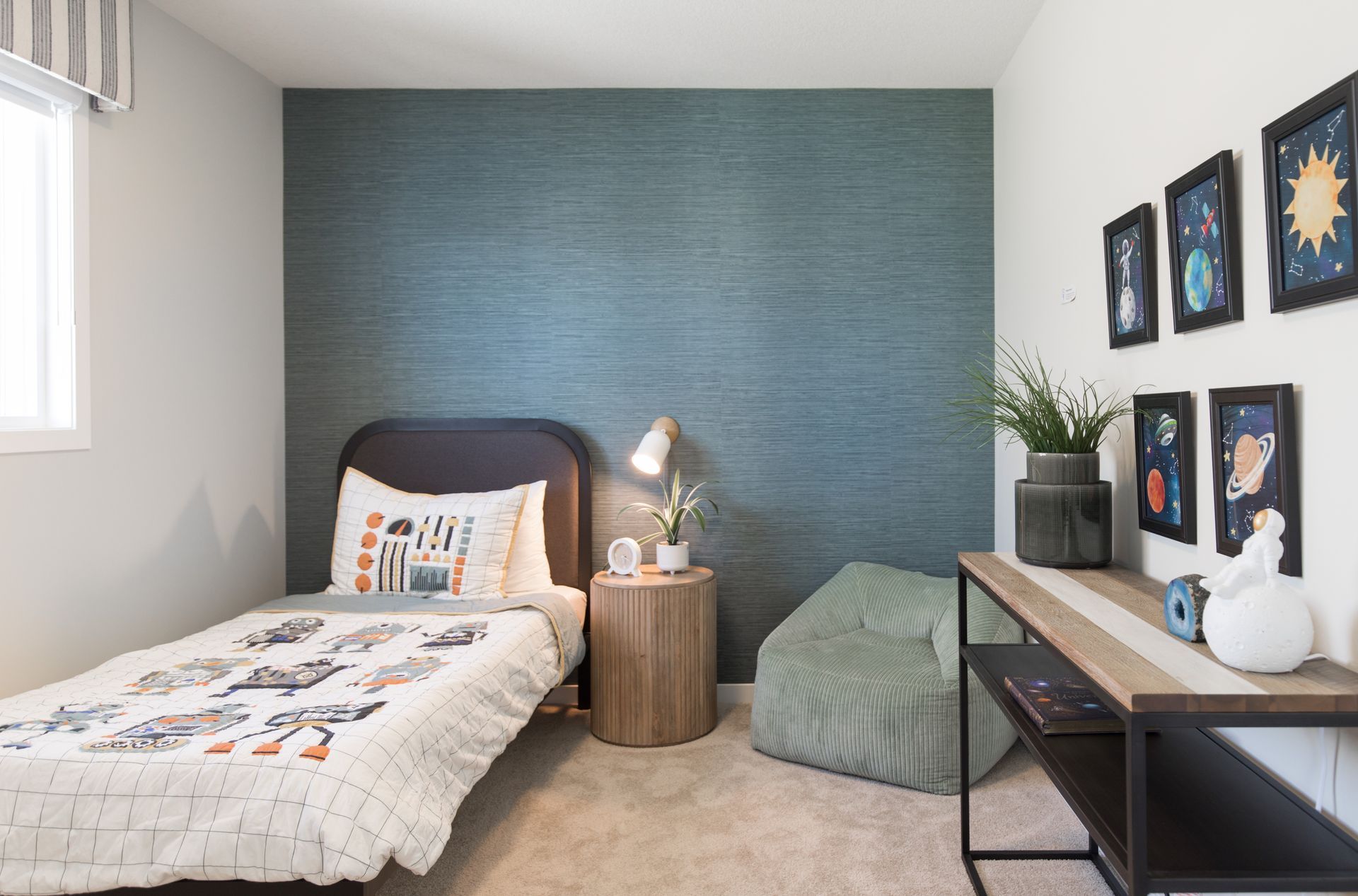 A bedroom with a single bed and a desk.