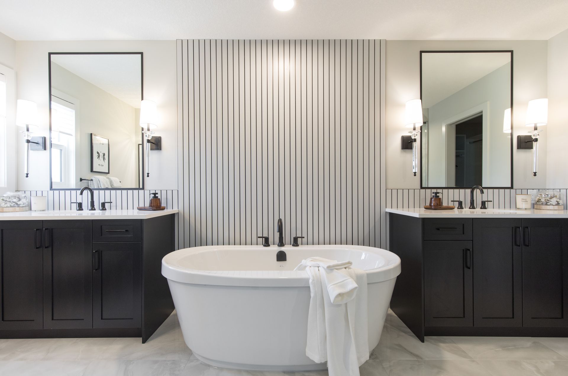 A bathroom with two sinks and a bathtub.