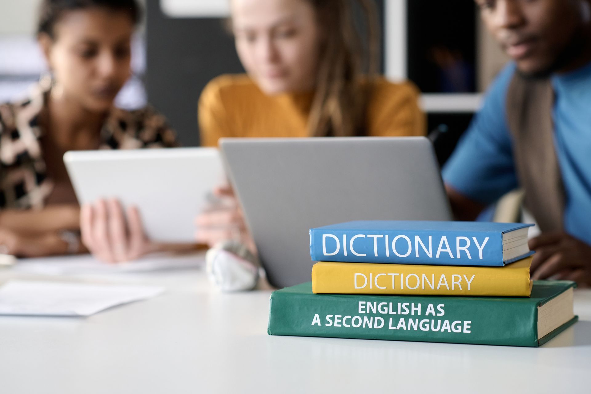 A group of Lingua students studying English classes in Fort Lauderdale
