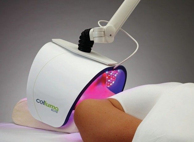 A person is getting a treatment from a columg device