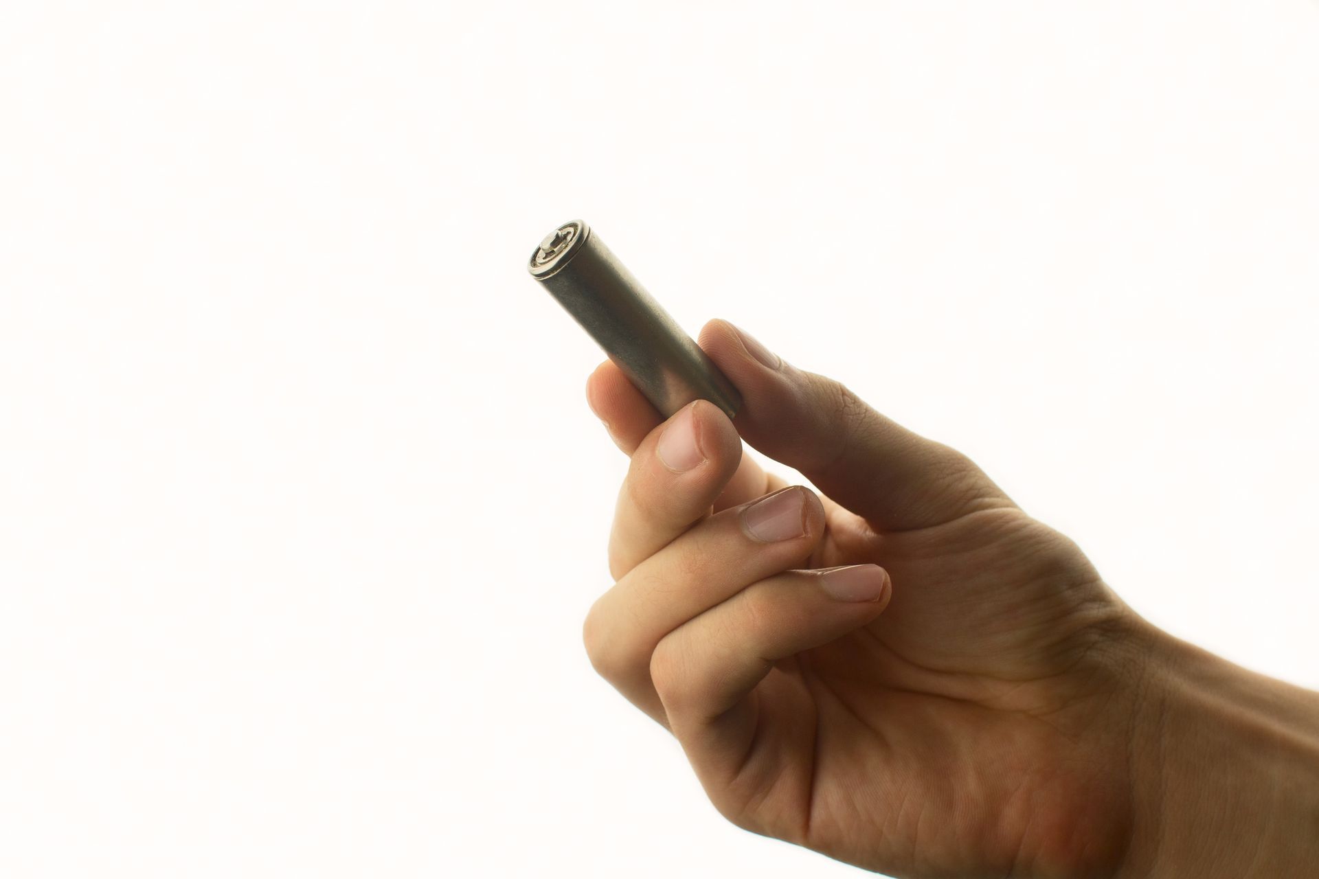 Les dangers de jeter les batteries au lithium avec les ordures.
