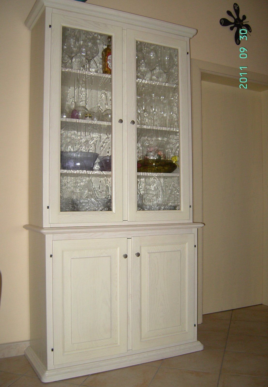 credenza con ante