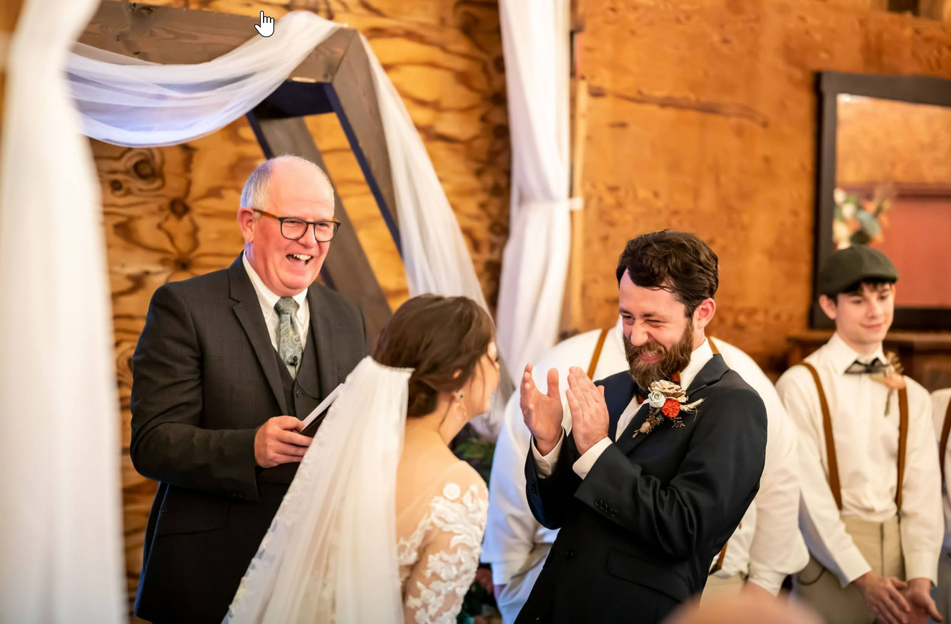 humuorous moment at wedding ceremony