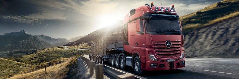 veicolo trasporto merci mercedes