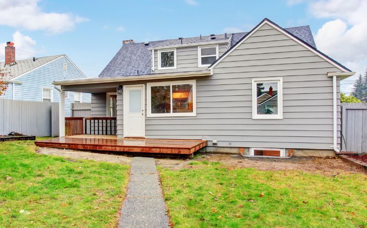 A photo of a small low-to-the-ground deck built by Jewel City Decks in Glendale, California. 