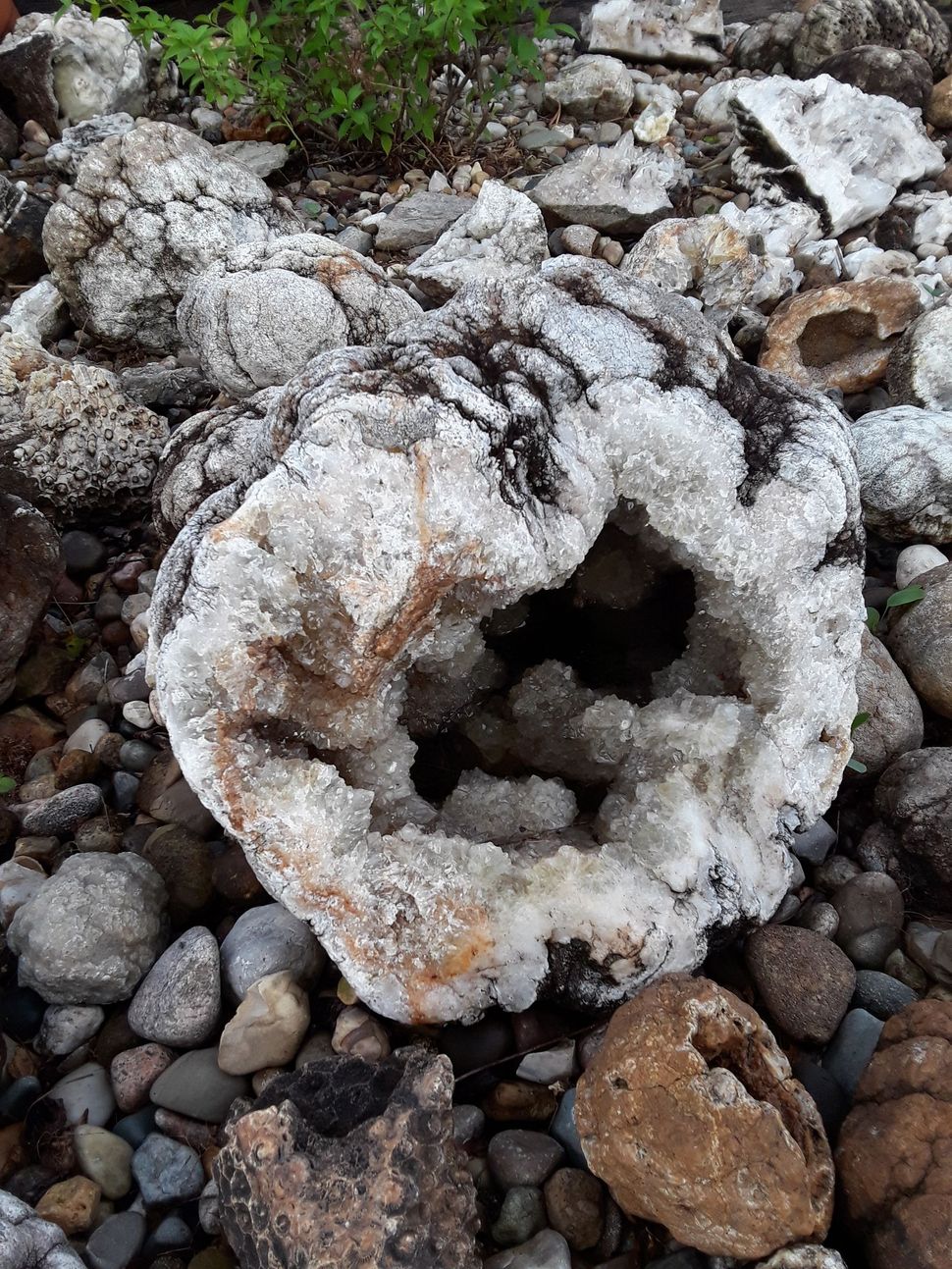 rock-garden-geode