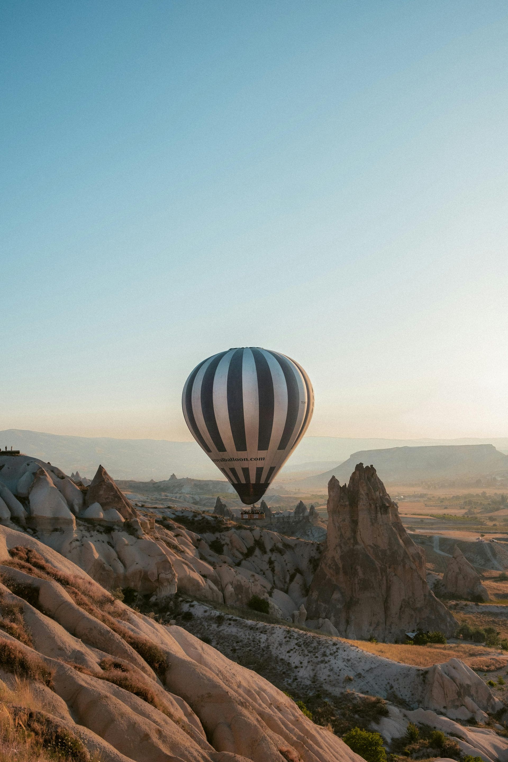 Hot air balloon flying over Sedona’s rocky red landscape near Dreamcatcher Inn