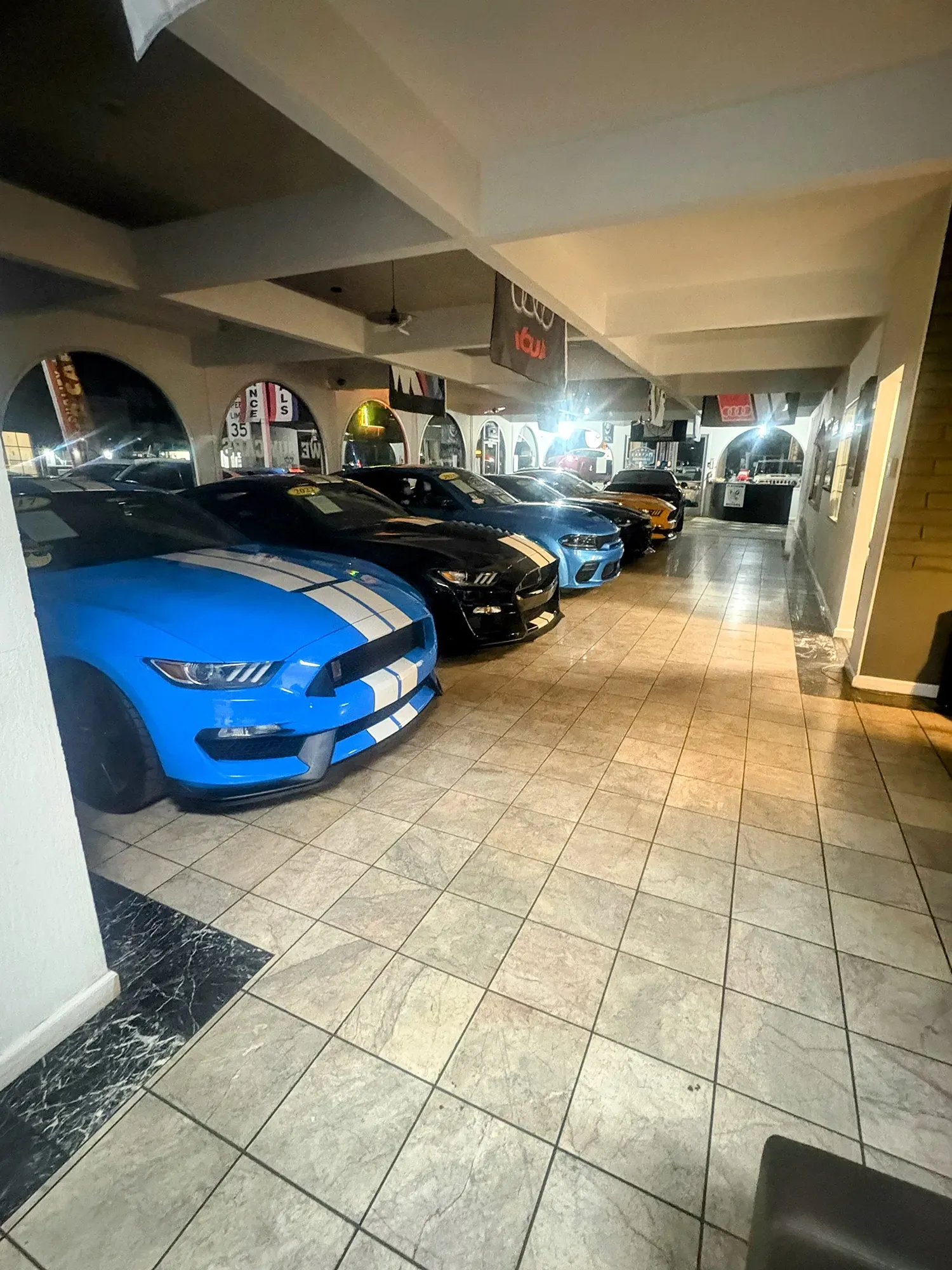 Cars parked in row during the night | Platinum Motors Martinez