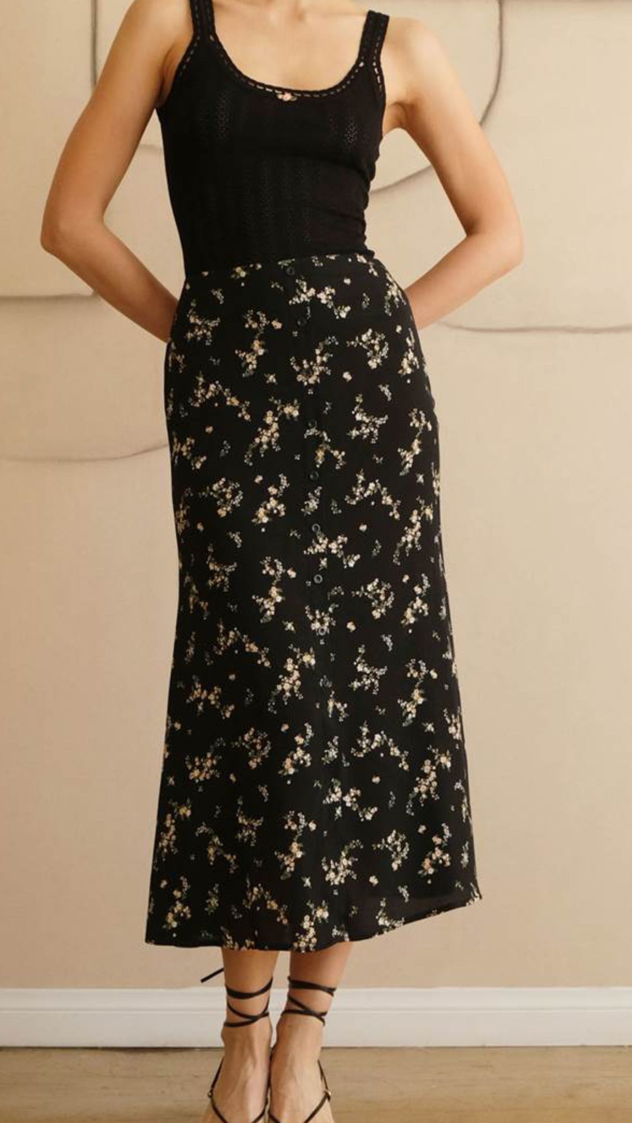 Falda flores negra