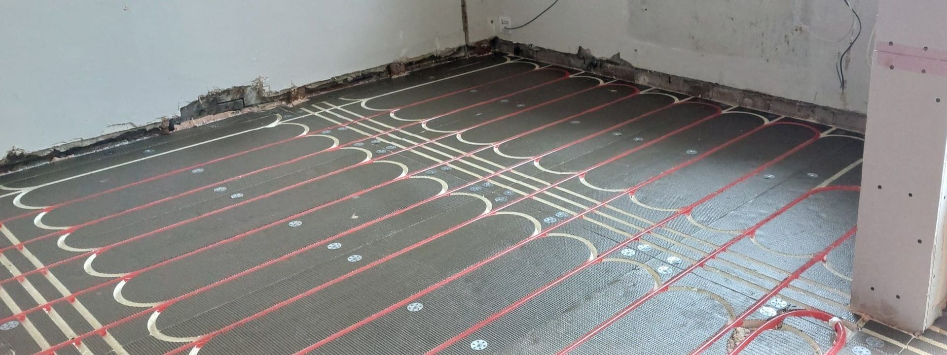 Liquid flow screed preparation, delivery and installation, removing liquid flow screed laitance, pump hire, by JC Flow Screeds in Essex.