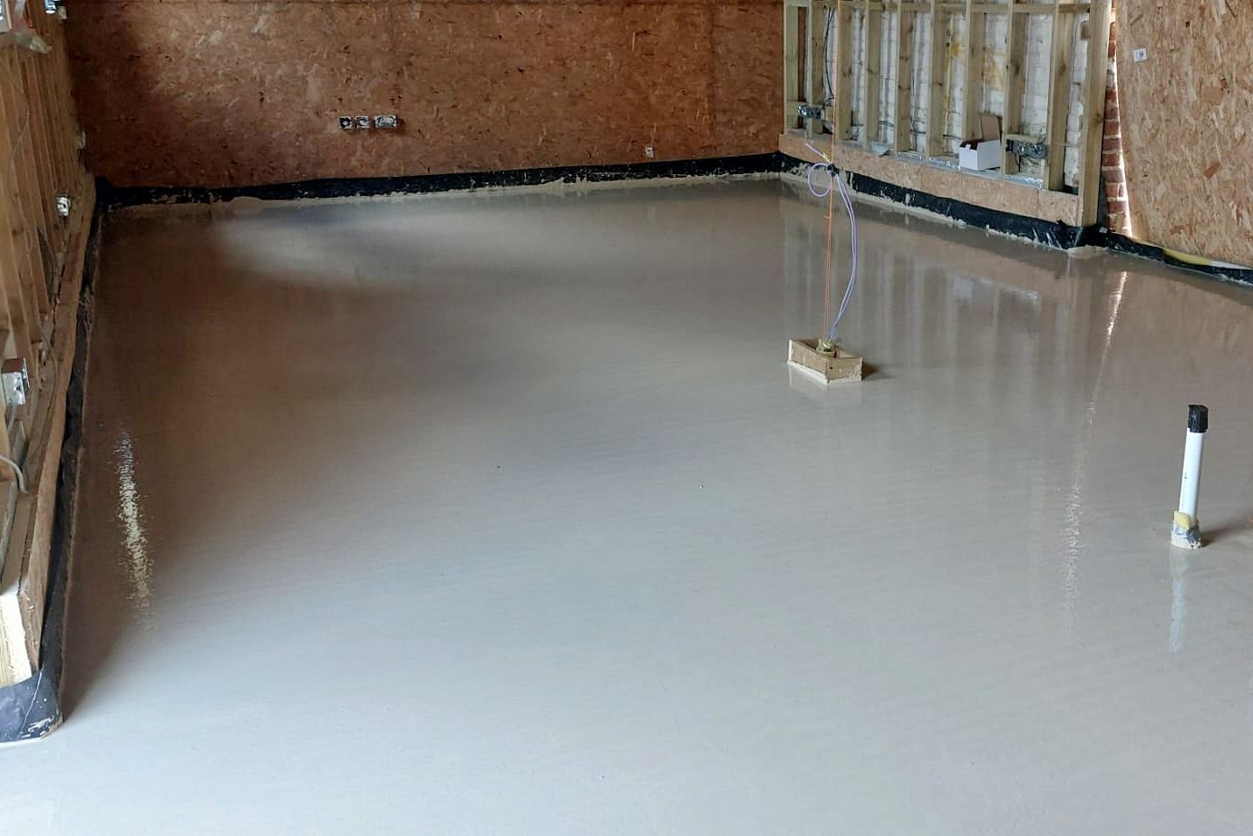 JC Flow Screeds is a Colchester based liquid flow screed contractor for Suffolk and Essex