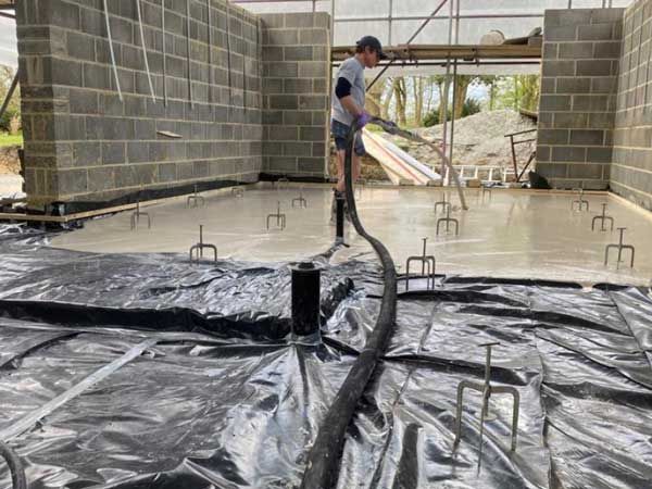 JC Flow Screeds installing liquid flow screed on to floor