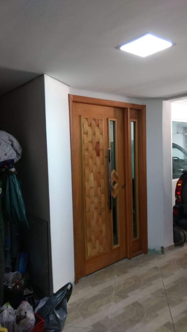 Porta Pivotante Couro/Losango