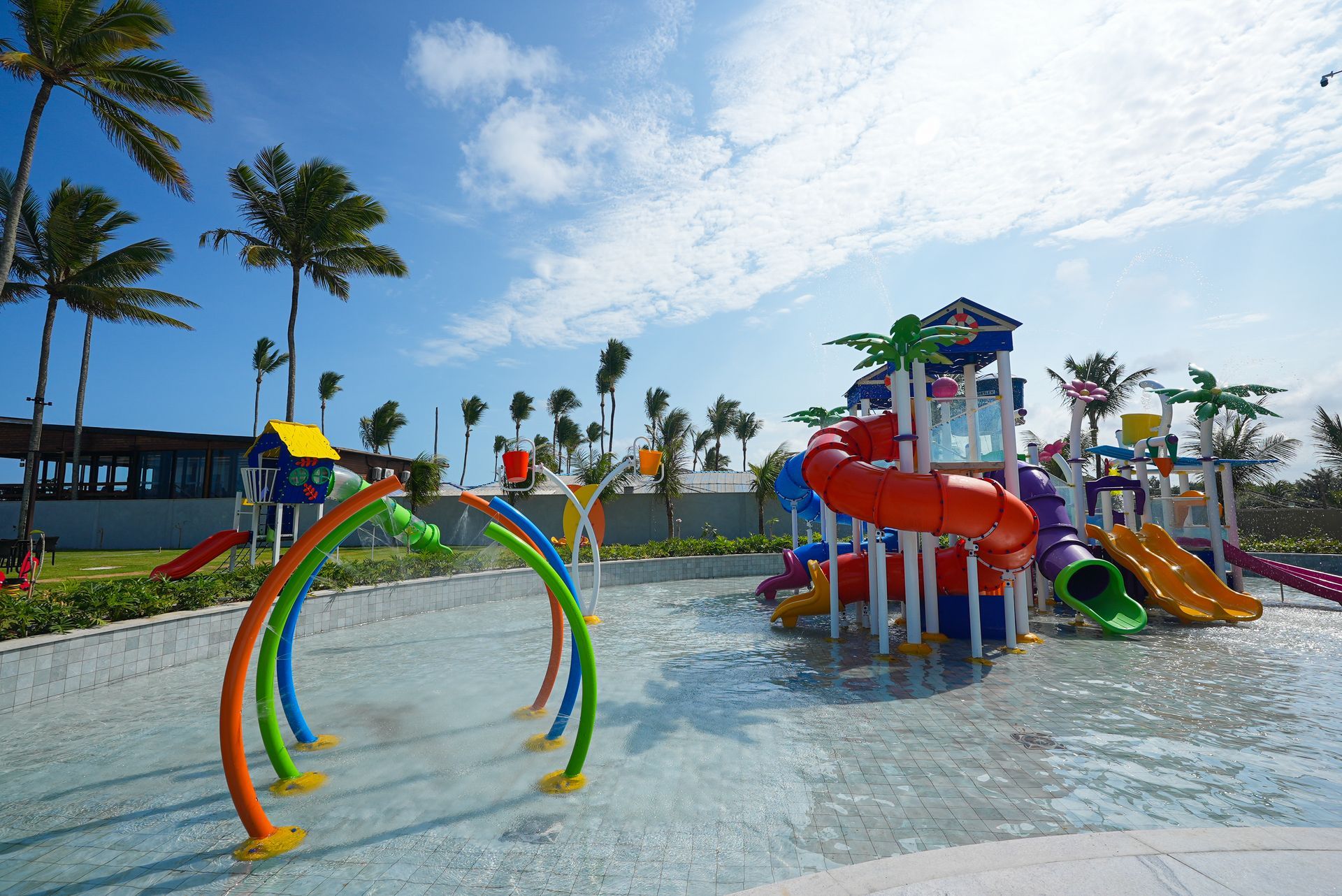 Um parque aquático em porto alto resort.