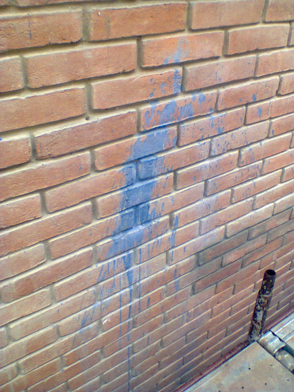 parete in fase di pulizia professionale