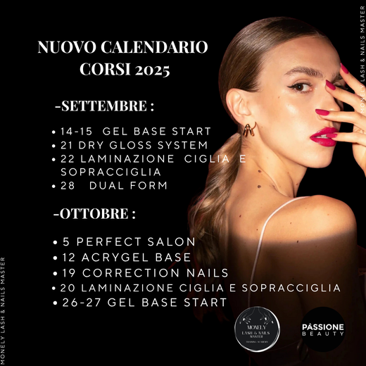 Calendario dei corsi di manicure 2023, con protagonista una donna con rossetto rosso. I corsi includono gel, lucidalabbra a secco, laminazione e altro ancora.
