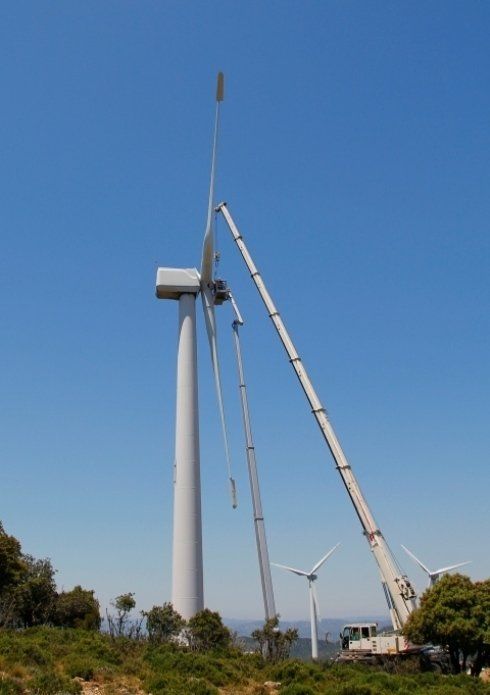 pulizia di una pala eolica