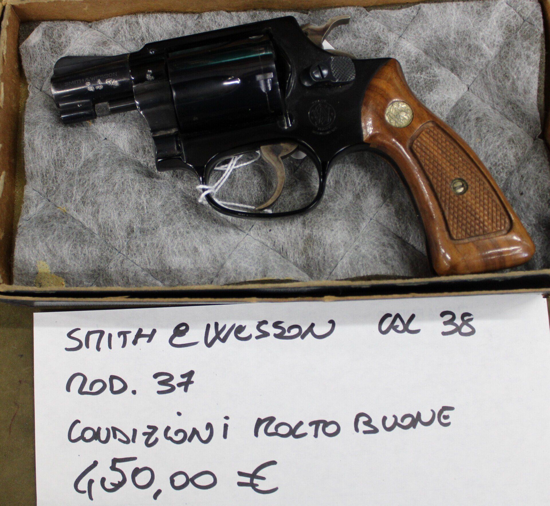 RIVOLTELLA SMITH & WESSON IN CAL.38  a 450.00€