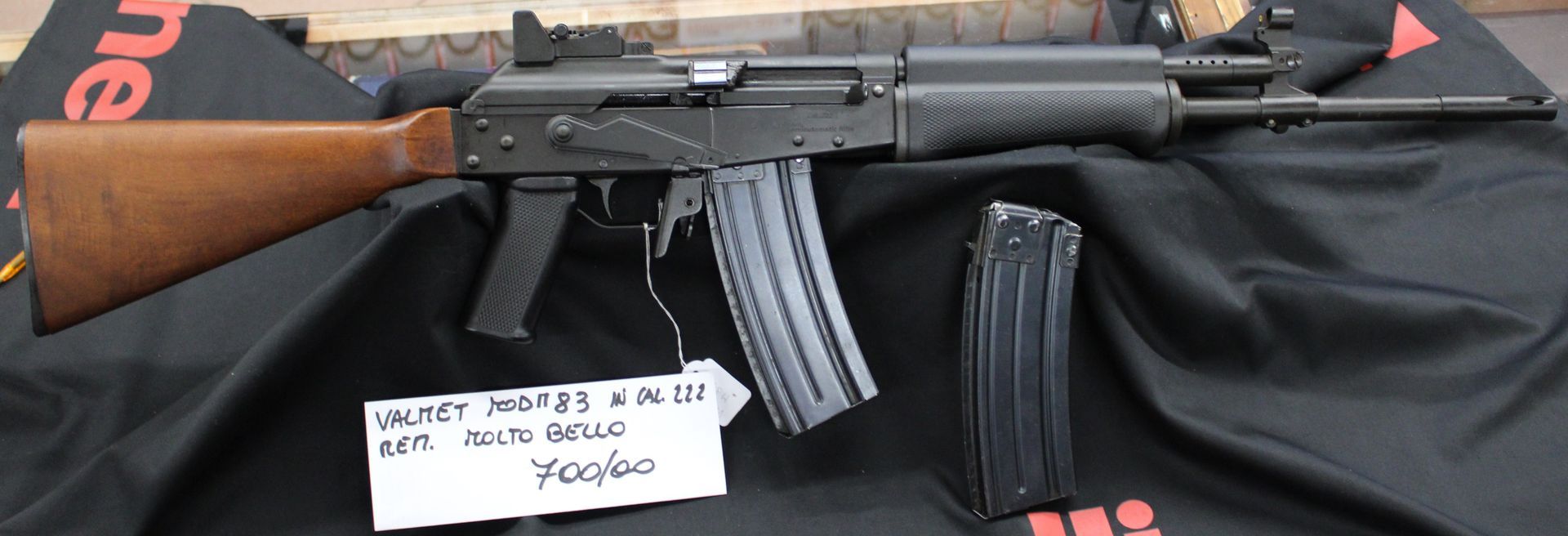 Carabina semiautomatica Valment modello M83 in calibro 222 Rem. 
Molto beello.
Prezzo di 700,00€