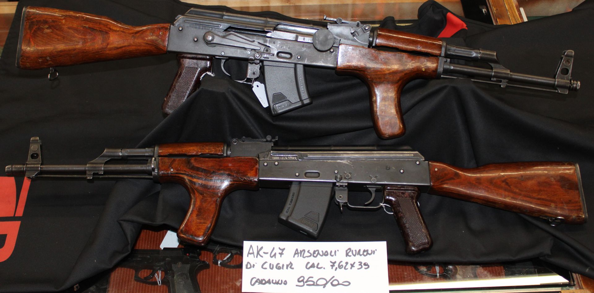 AK-47 Arsenali Rumeni di Cugir, calibro 7,62x39. Prezzo di 950,00€ cadauna.