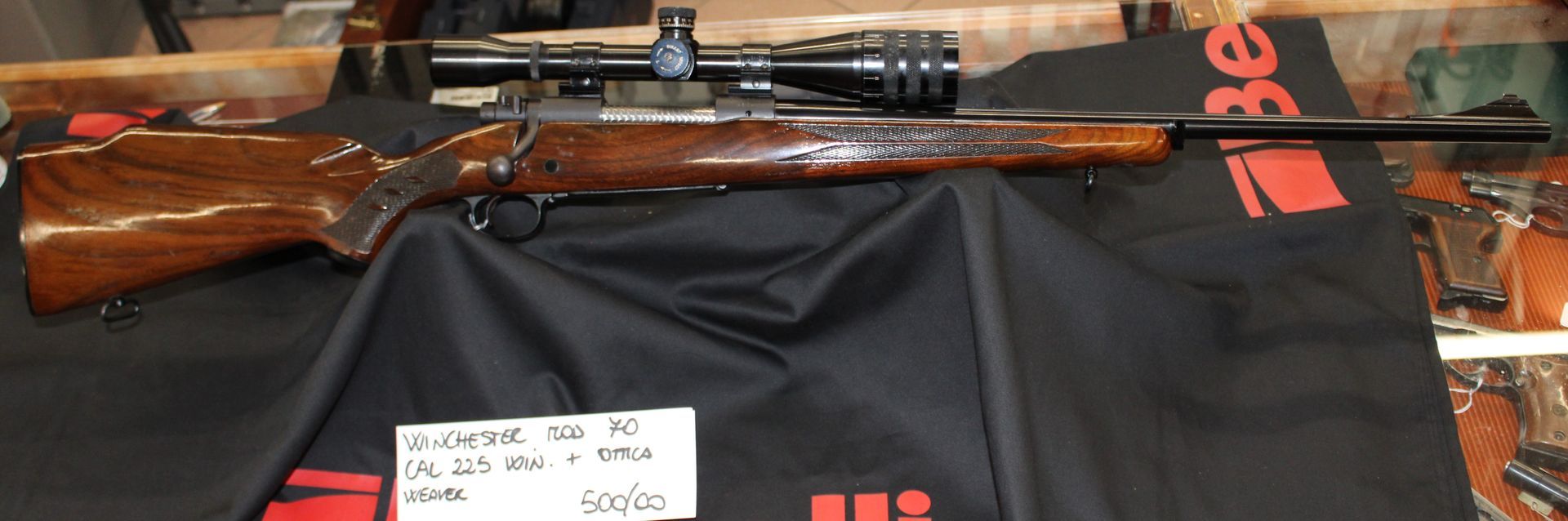 Carabina otturatore girevole Winchester modello 70 calibro 225 Win con ottica Weaver. Prezzo di 500,00€