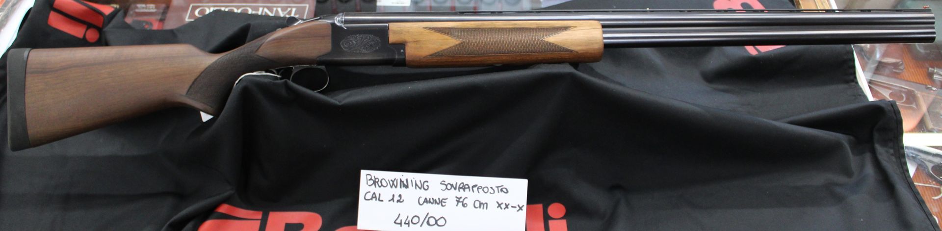 Sovrapposto Browning calibro 12 con canne da 76 centimetri xx-x.
Prezzo di 440,00€