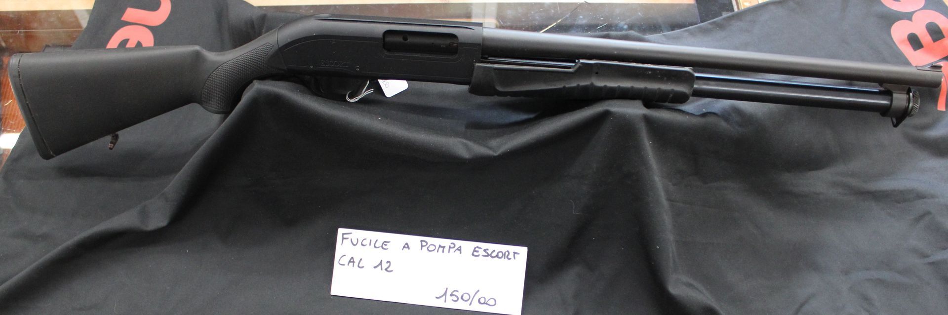 Fucile a pompa Escort calibro 12.
Prezzo di 150,00€