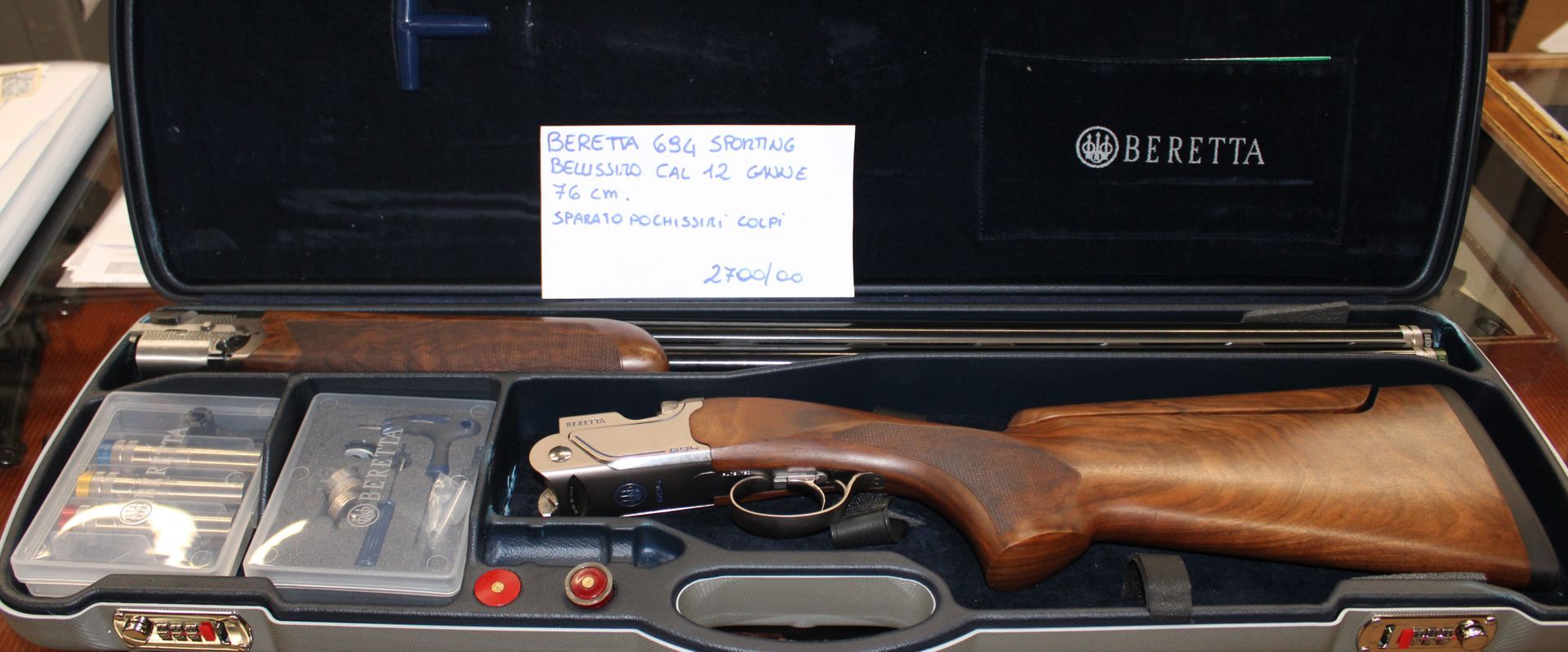 Fucile sovrapposto 694 Sporting calibro 12 con canne da 76 centimetri.
Ha sparato pochissimi colpi!
Prezzo di 2700,00€