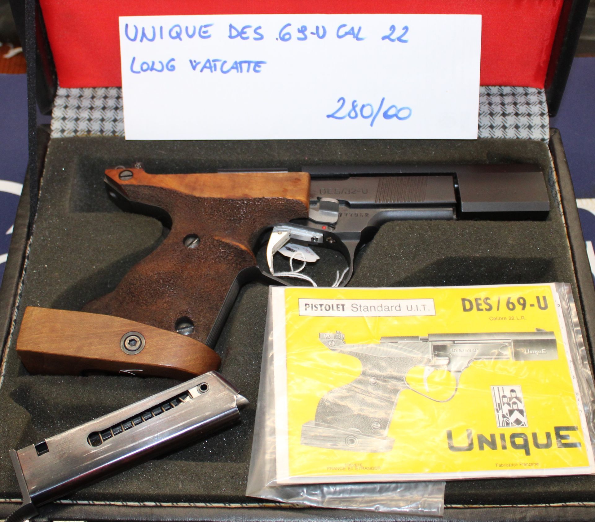 Pistola semiautomatica UNIQUE DES 69-U caibro 22 LW.
Prezzo di 280,00€