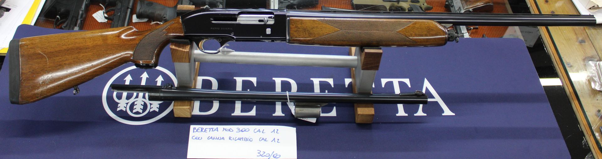 Fucile semiautomatico Beretta  modello 300 calibro 12 con canna di ricambio calibro 12.
Prezzo di 320,00€