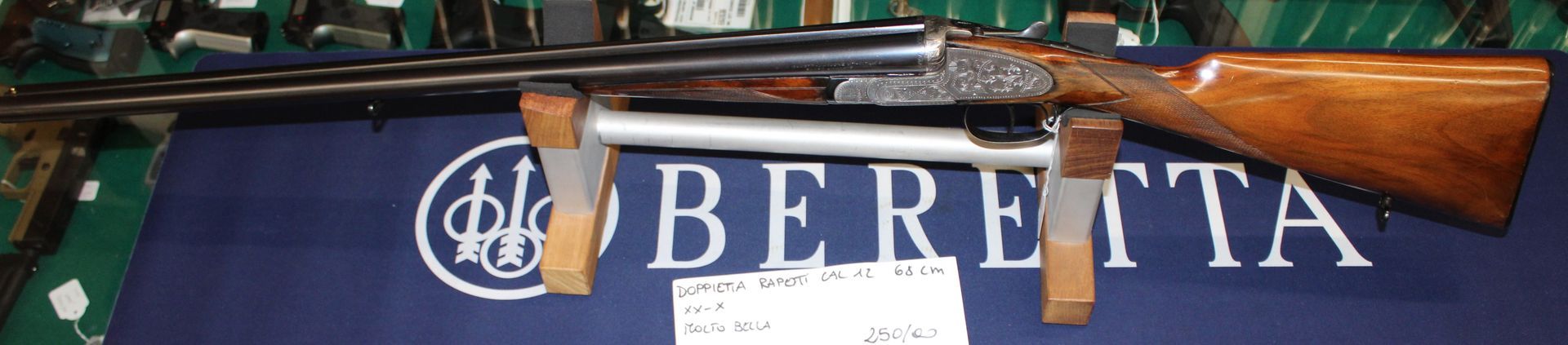Doppietta Rapetti calibro 12 con canne da 68 centimetri xx-x.
Molto bella!
Prezzo di 250,00€