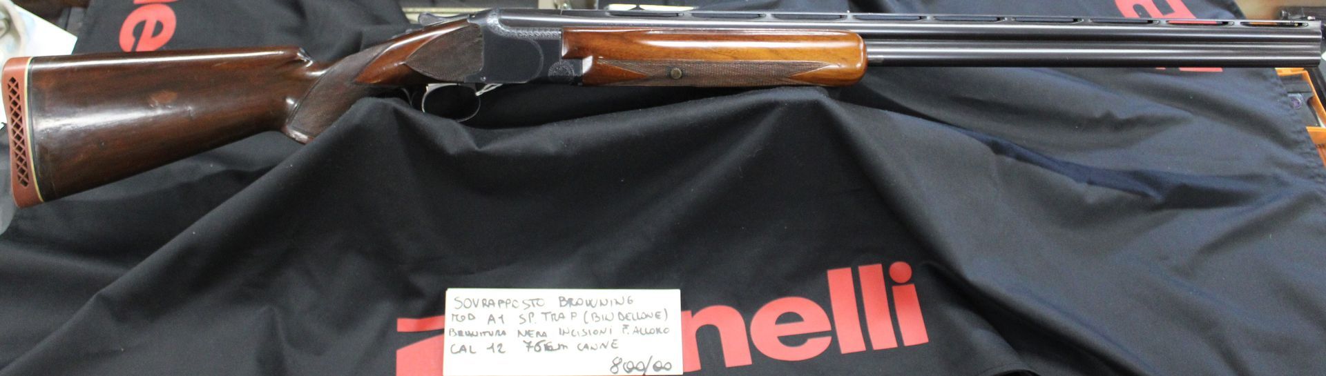 Browning modello A1 Sp Trap (Bindellone) calibro 12 con incisioni foglie d'alloro. Canne 76 cm.
Prezzo di 800,00€