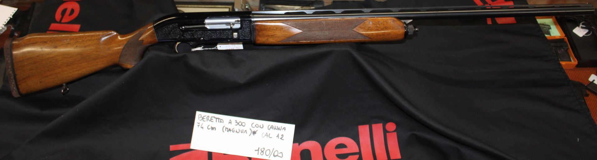 Fucile semiautomatico Beretta A300 calibro 12 con canna da 74 cm.
Prezzo di 180,00€